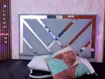 Littleesara18  live sex cam