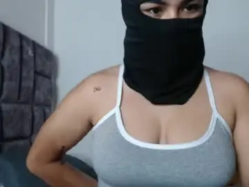 Lunah18  live sex cam