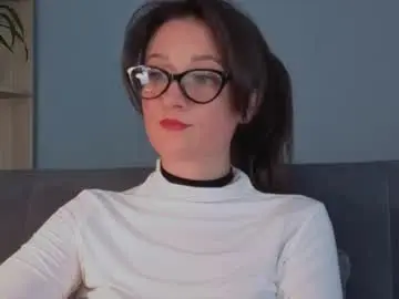 Goldencrystaal  live sex cam