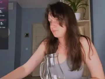 Goldencrystaal  live sex cam