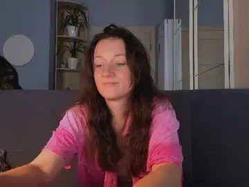 Goldencrystaal  live sex cam