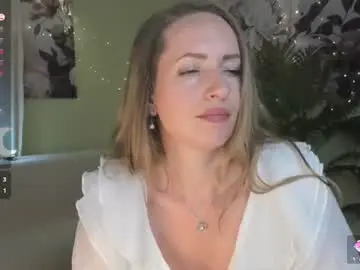 Melodyys  live sex cam