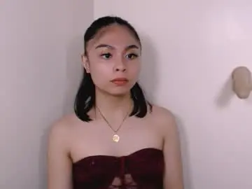 Hollyaki69  live sex cam