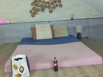 Icebluebabe  live sex cam