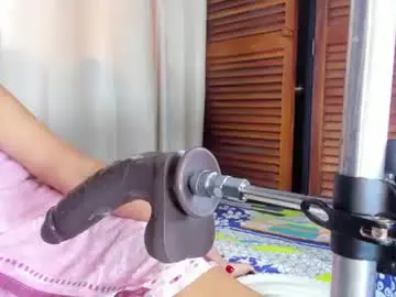 Queen_yully  live sex cam