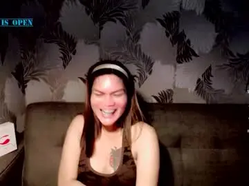 Maui2612  live sex cam