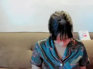 Maui2612  live sex cam
