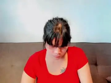 Maui2612  live sex cam