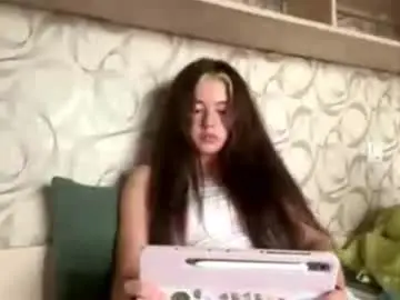 Skippywhirl  live sex cam
