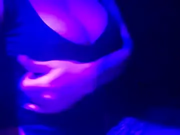Crimsongingerale  live sex cam