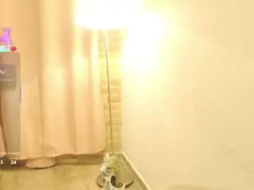 Emitaa17228  live sex cam