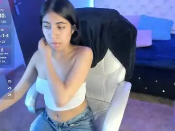 Lunitaa18  live sex cam