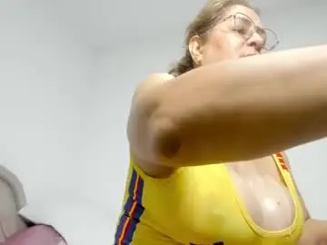 Patyybombom  live sex cam