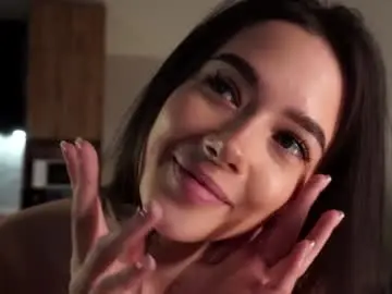 Emilybatee  live sex cam