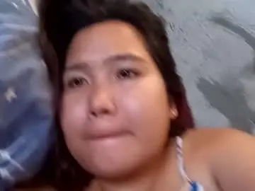 Hottiecum27  live sex cam