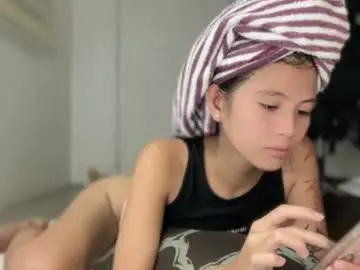 Yuri_kai  live sex cam