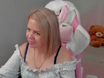 Adeleravelle  live sex cam