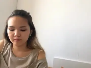Charlinepalme  live sex cam
