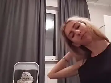 Fawncapshaws  live sex cam