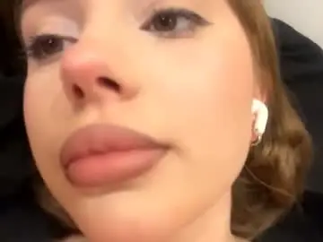 Lil_glow  live sex cam