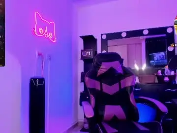 Miss_kittyn  live sex cam