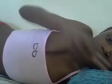 Sexypetite4  live sex cam