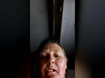 Smokinhotmemaw146123  live sex cam