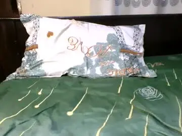 Romantic2u4  live sex cam