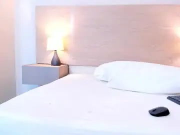 Carolineejackson  live sex cam