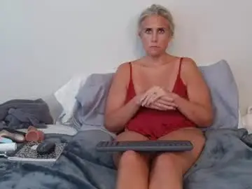 Comfycurvymilf218  live sex cam