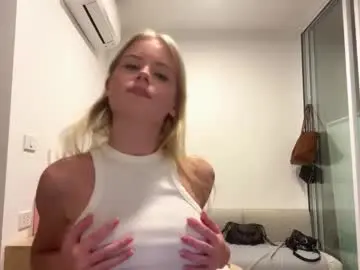 Laraineprada  live sex cam