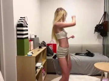 Laraineprada  live sex cam