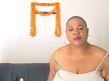 Bustyqueen56  live sex cam