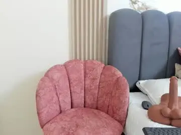 Kissmesara  live sex cam