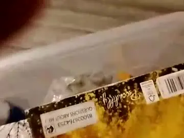 Kittyoncomand333  live sex cam