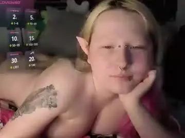 Loricritter2  live sex cam