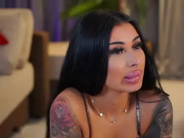 Yanaramirez  live sex cam