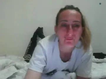 Blondahot42  live sex cam
