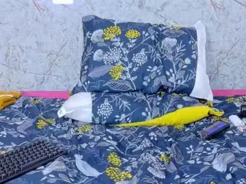 Curvyhomebebe  live sex cam