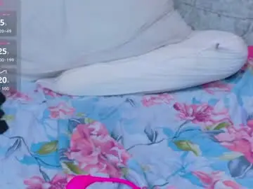 Curvyhomebebe  live sex cam