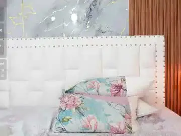 Curvyhomebebe  live sex cam