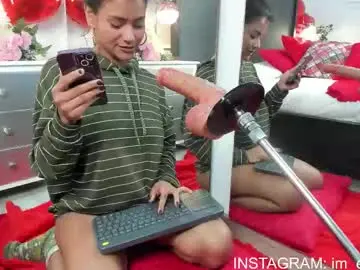 Emaa_thai  live sex cam