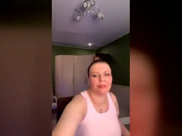 Leona_tracie  live sex cam