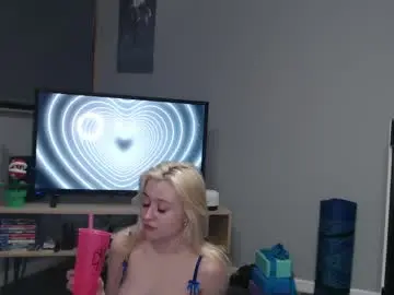 Thewintermoreau  live sex cam