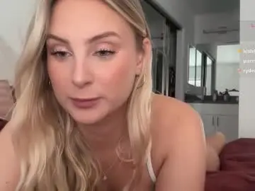 Bellaryderr  live sex cam