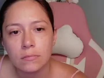 Hot_mommymia  live sex cam