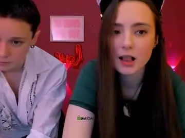 Emi_fade  live sex cam