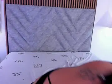 Layrabrown  live sex cam