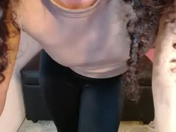 Little18doll  live sex cam