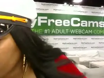 Bigbootibambii  live sex cam